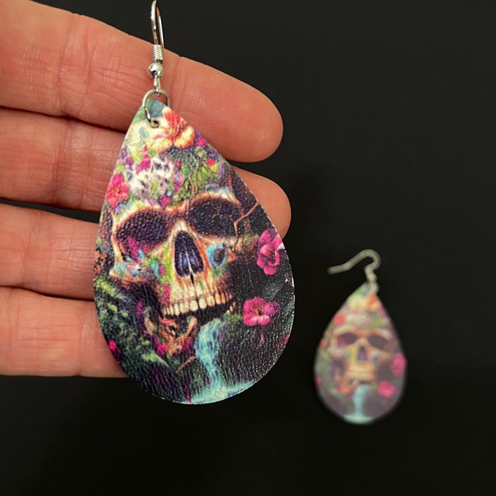 🟢 FREE WITH ANY PURCHASE OVER $10 Skull Island water drop Earrings